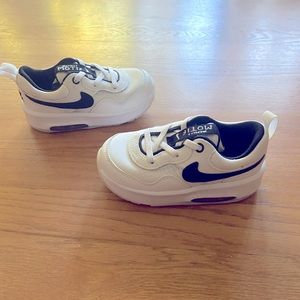 Nike Toddler Motif Max Shoe New White sz 8C